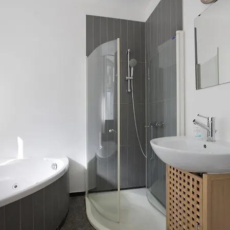 Elegante Altbauwohnung Apartmán *