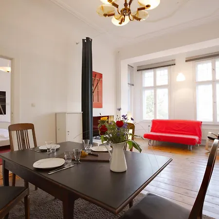 Elegante Altbauwohnung Апартаменты Берлин
